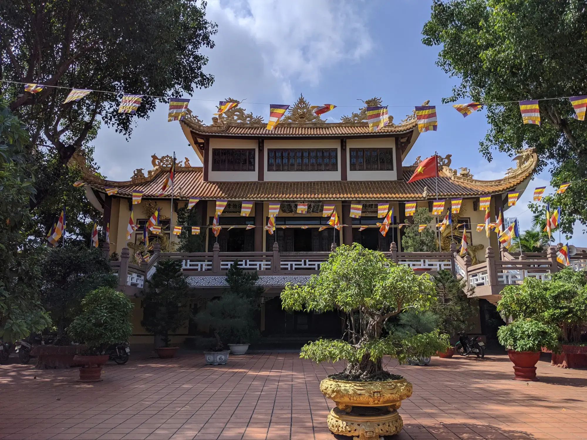 Phap Lam Pagoda