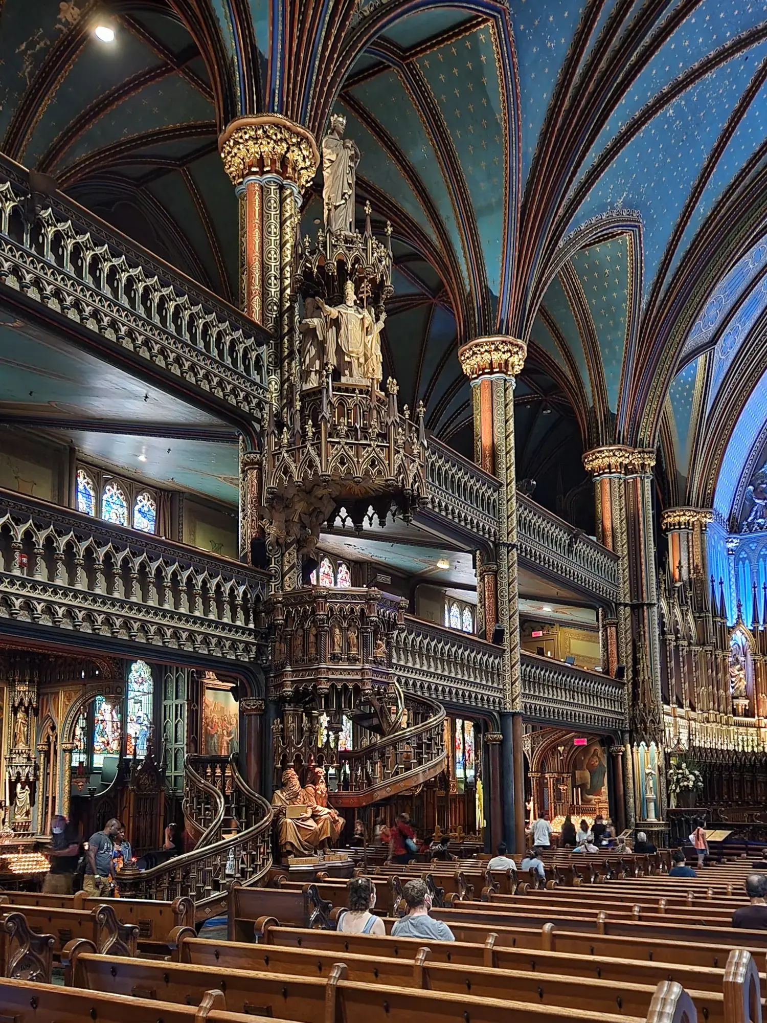 Note-Dame Basilica Interior