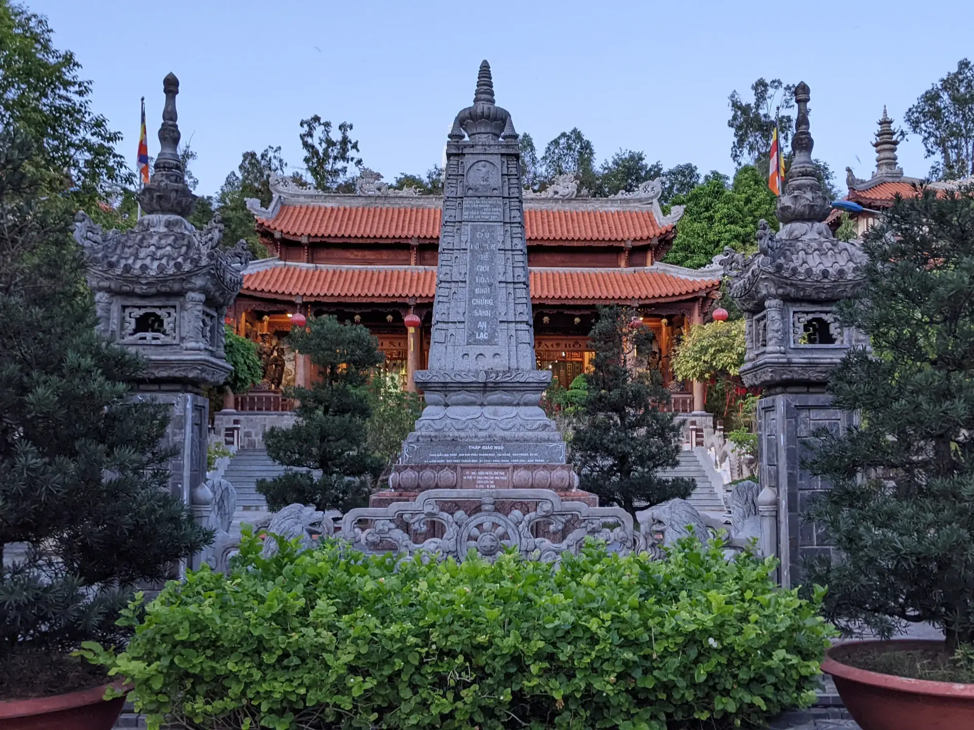 Chua Long Son Temple