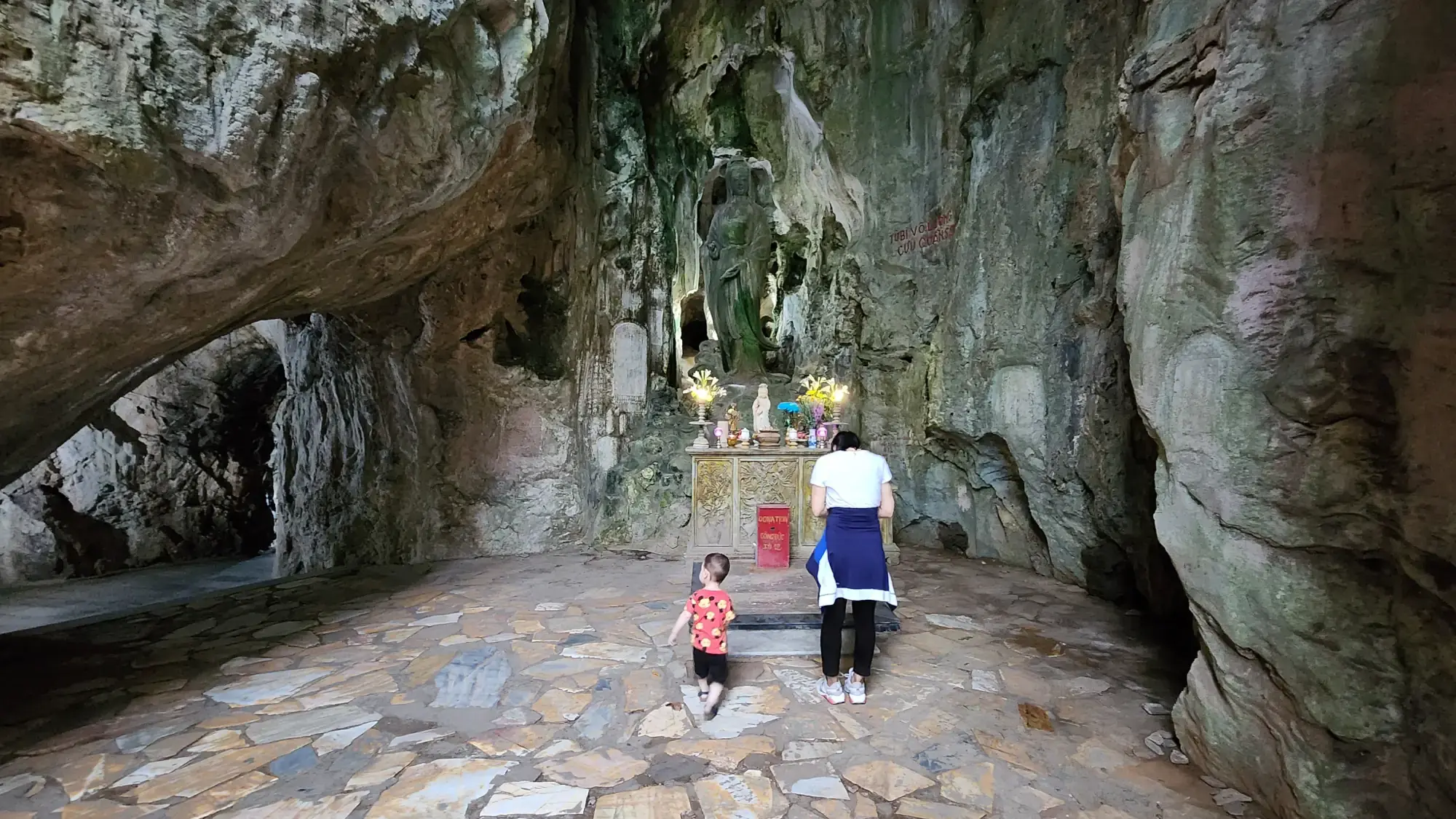 Marble Mountains - Hoa Nghiêm cave
