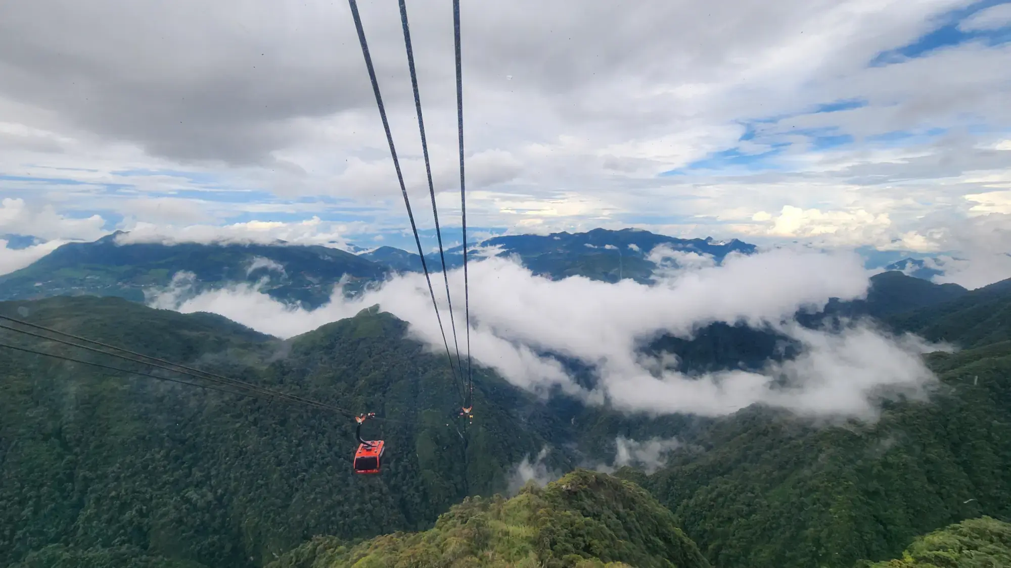 Cable Car Ride to Fansipan Mountain