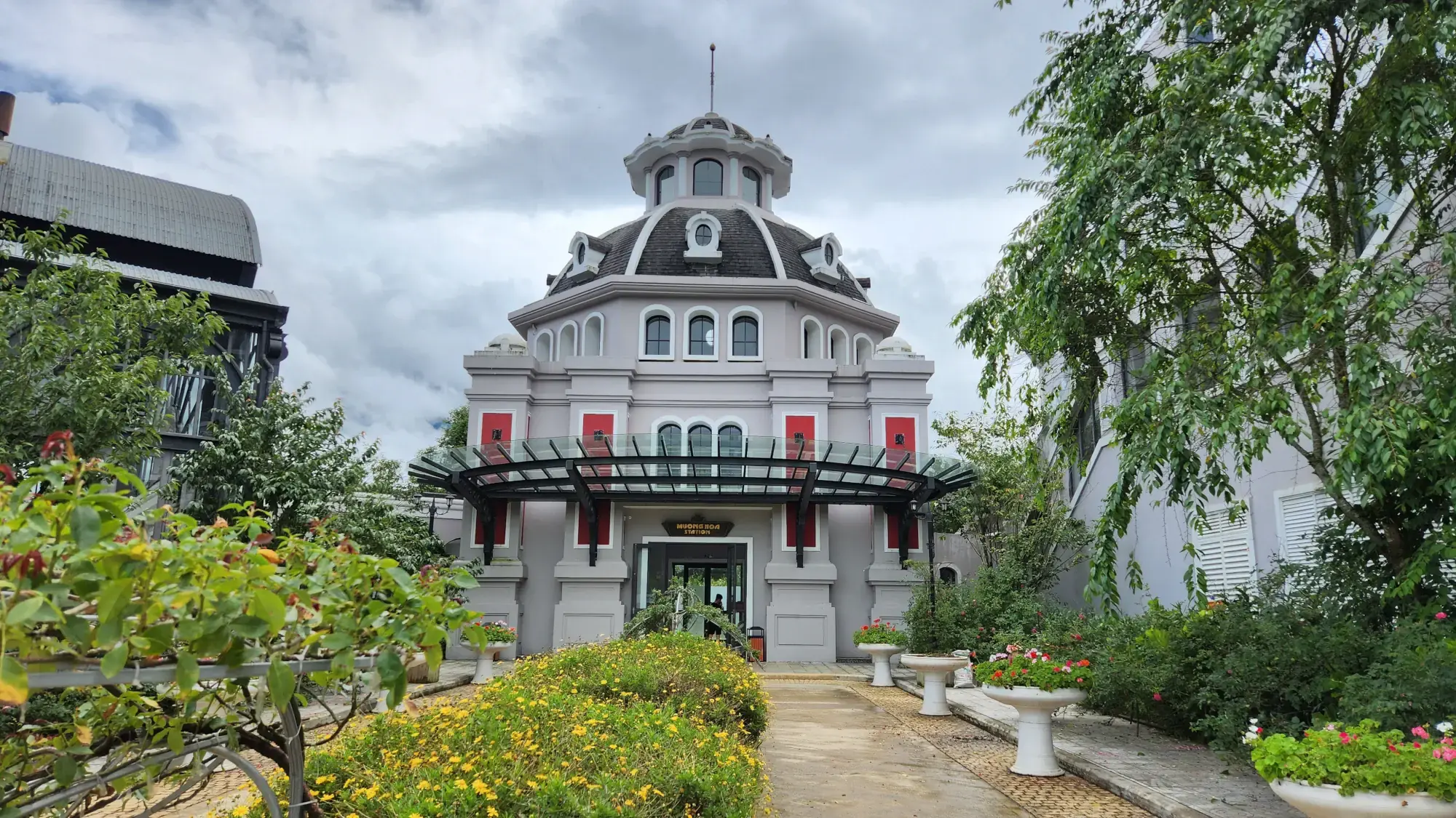 Muong Hoa Station Garden