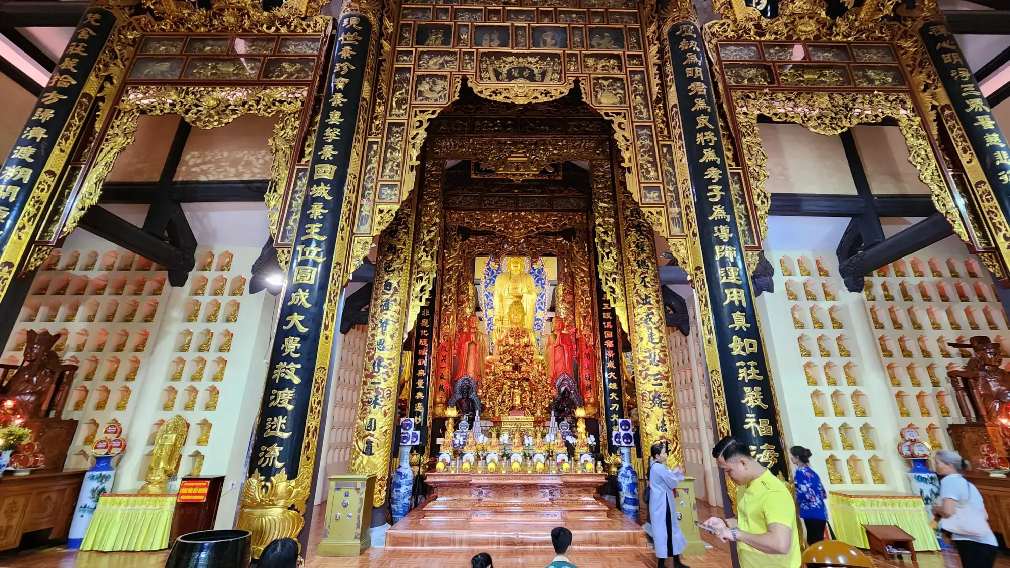 Khai Nguyen main temple