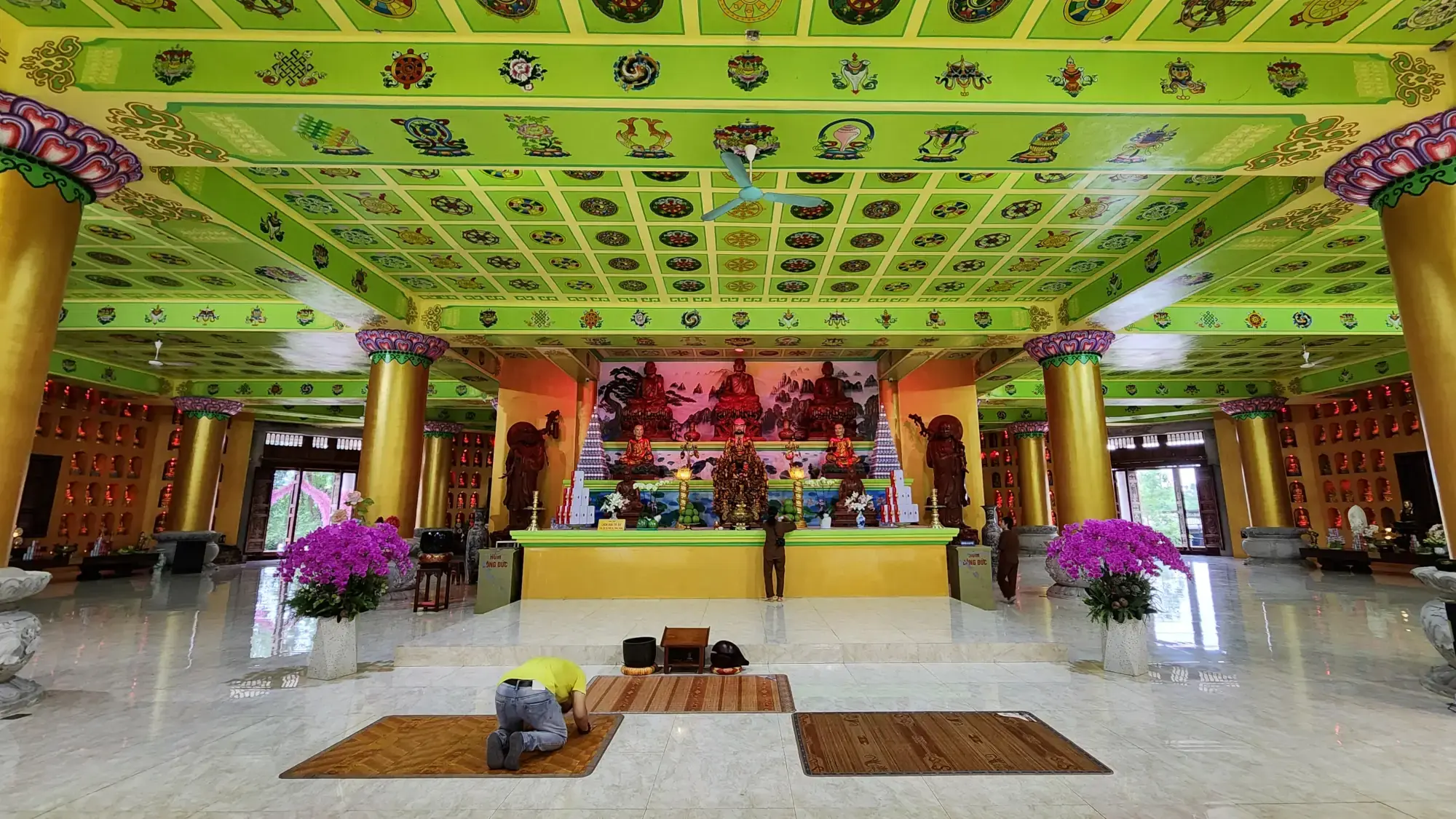 Khai Nguyen Big Buddha main floor