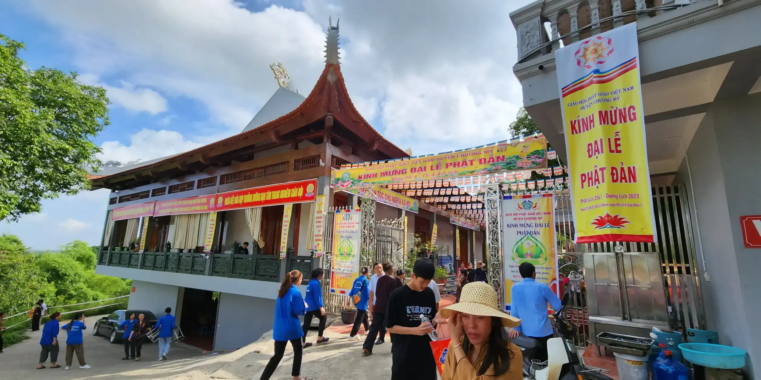 Trăm Gian Pagoda, Hanoi, Vietnam