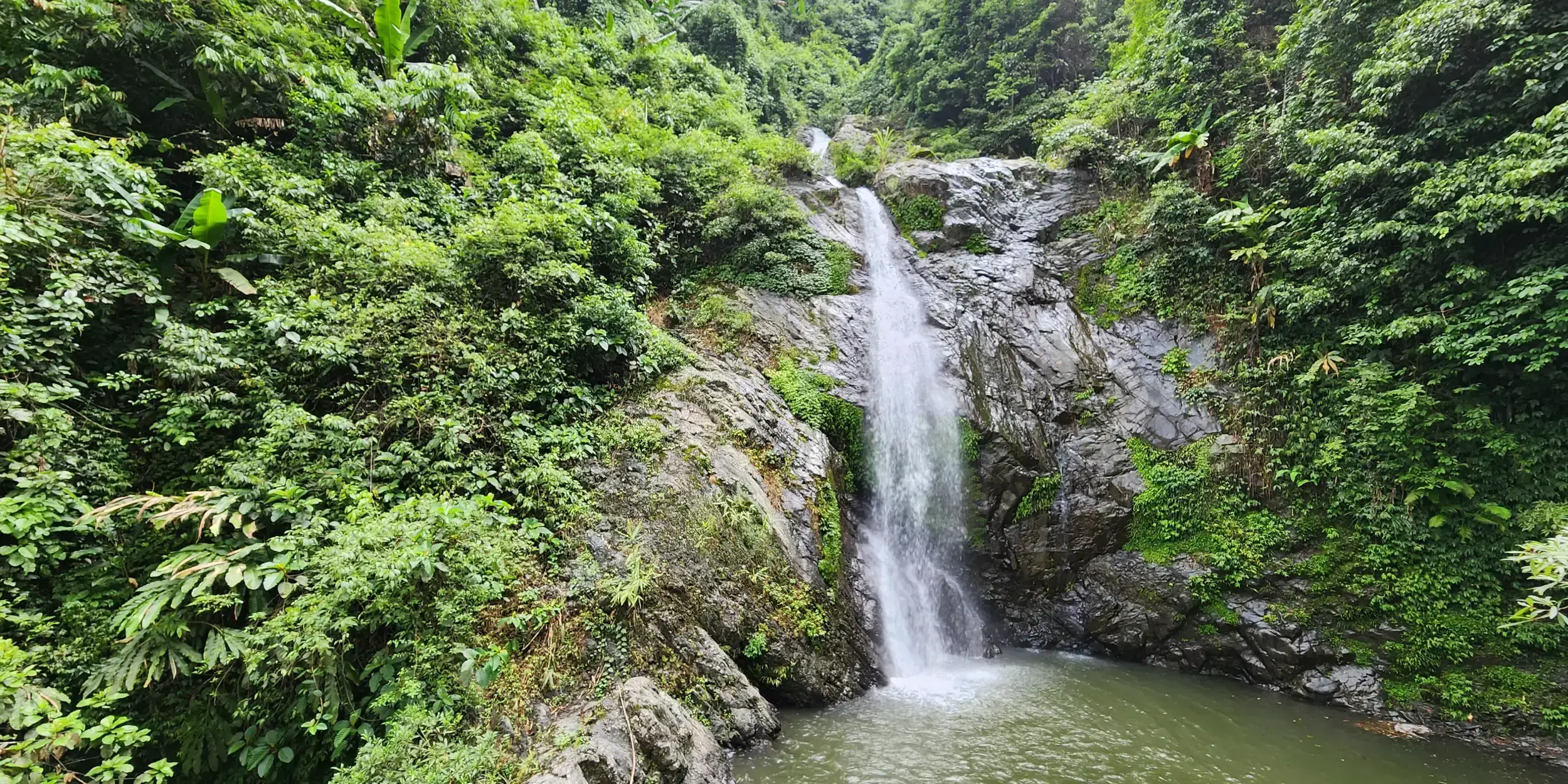 Nine waterfalls of Tú Sơn, Hoa Binh, Vietnam