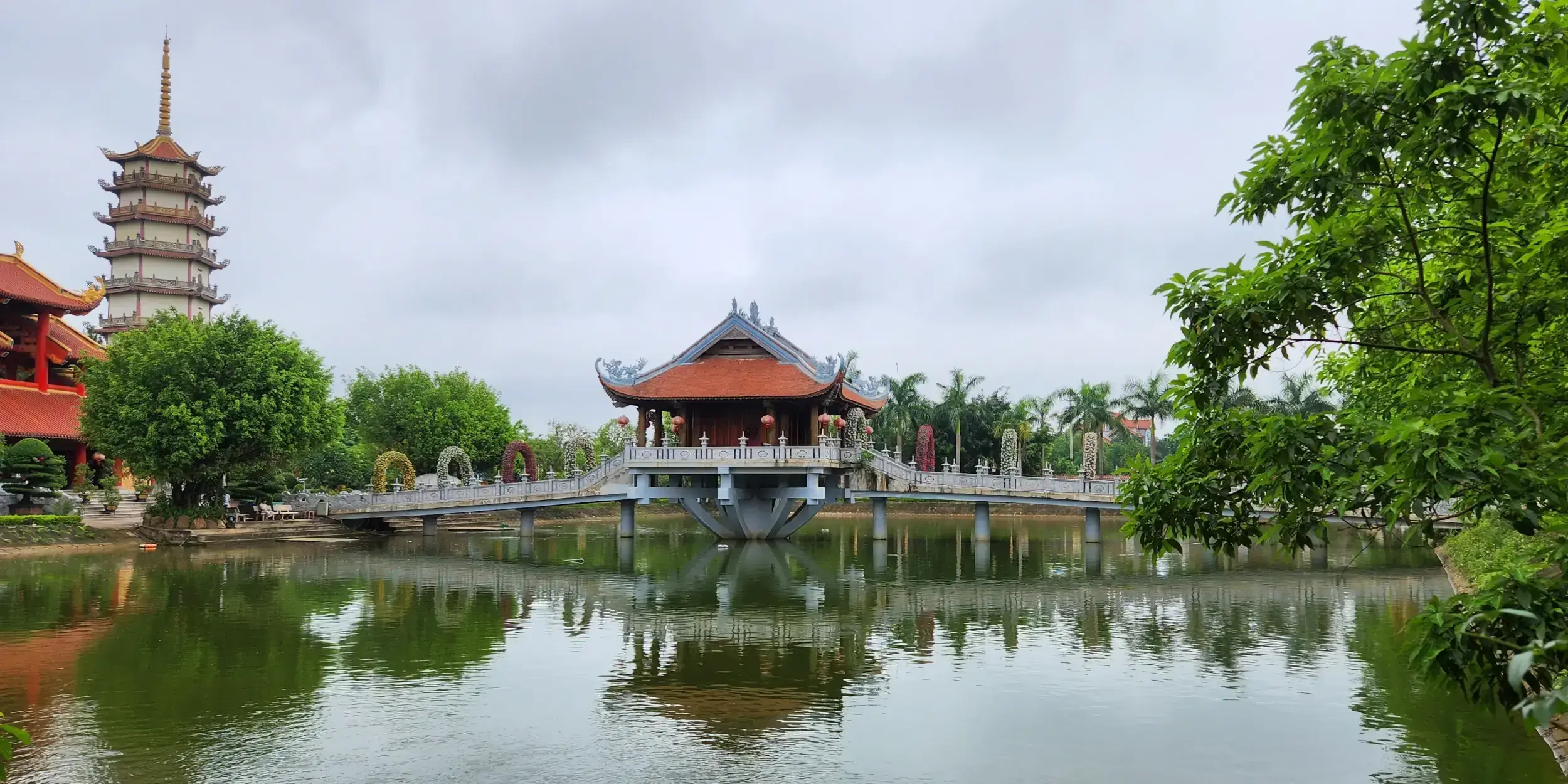 2 Tranquil Temples on the Outskirts of Hanoi